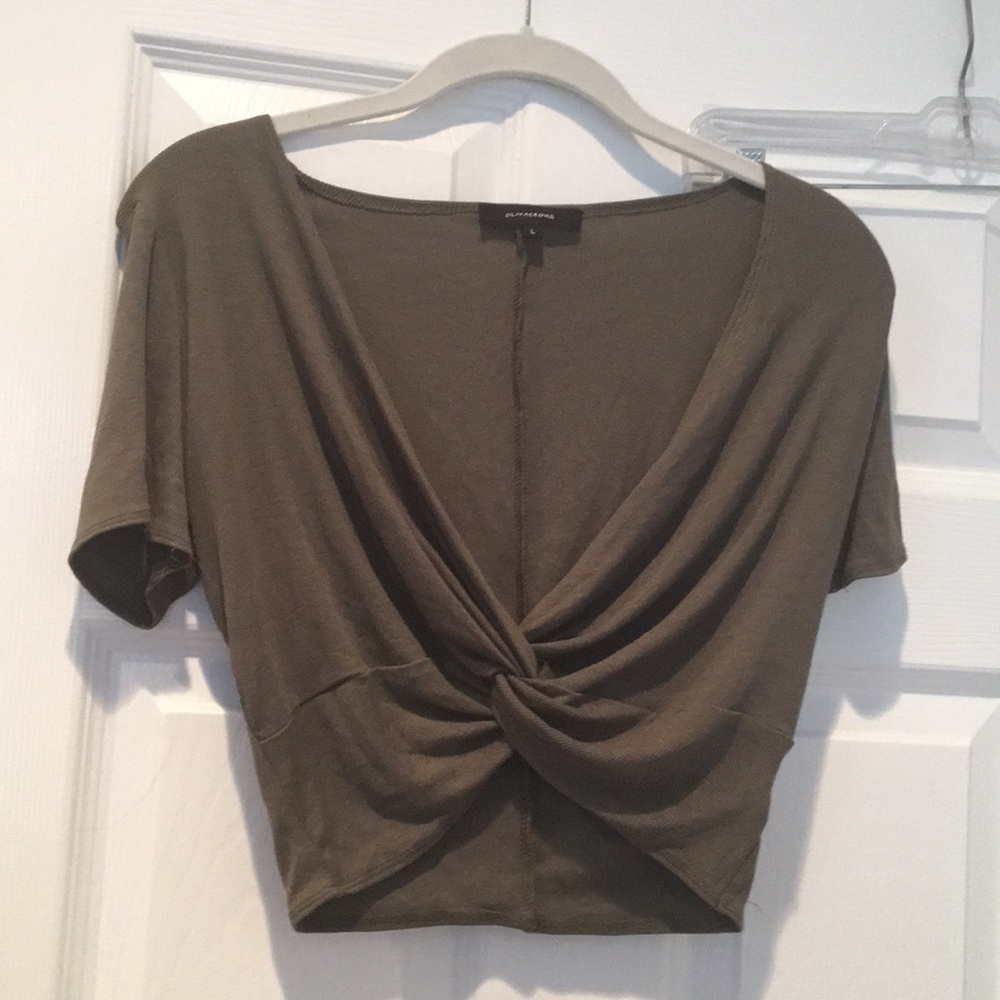 Low neck crop top size large